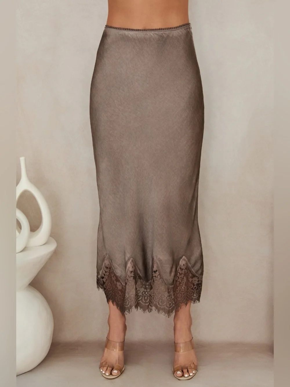 (235132/6292-COTT) VISCOSE MAXI SKIRT WITH LACE HEM - Picture 2 of 6